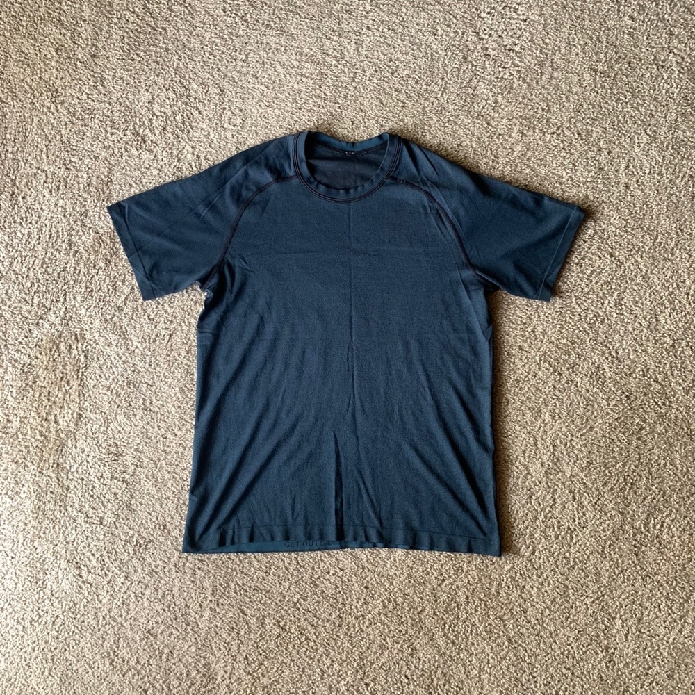 Lulu lemon Men’s T-Shirt Blue - Size Large